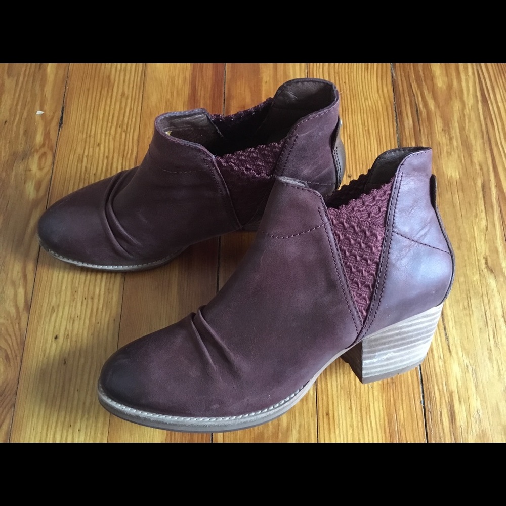 CAT bootie, wine color, size 8